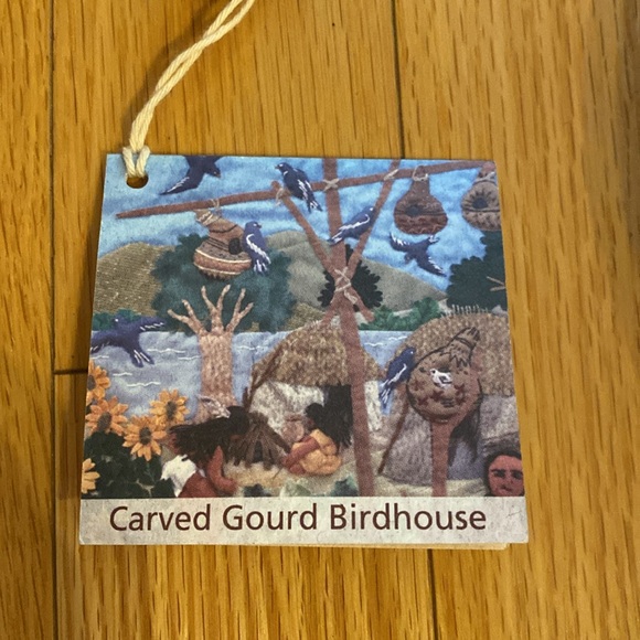 Lucuma Designs carved gourd birdhouse - Picture 3 of 5